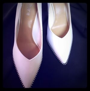 BAR III White Leather Studded Ladies Pumps
